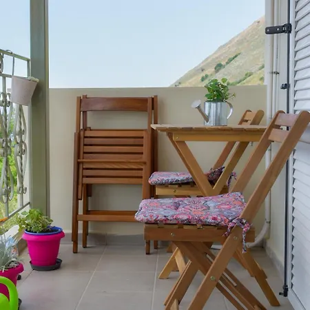 Nicol's View House Apartment