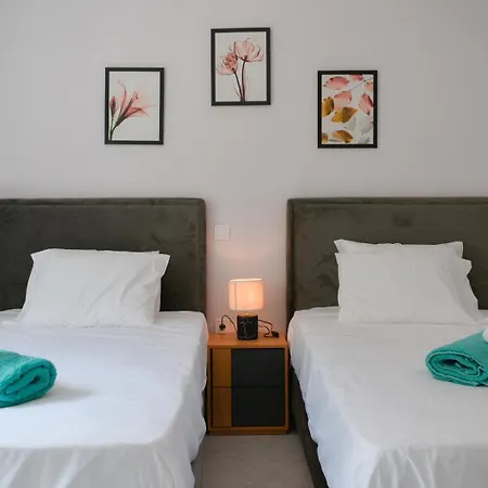 Nicol's View House Apartment Angon